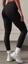 Load image into Gallery viewer, Skulpt Skyn Leggings
