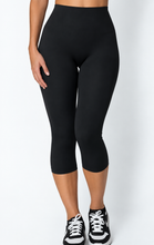 Load image into Gallery viewer, Skulpt Capri Tights
