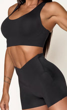 Load image into Gallery viewer, Xyla Shorts (black)
