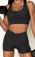 Load image into Gallery viewer, Xyla Shorts (black)
