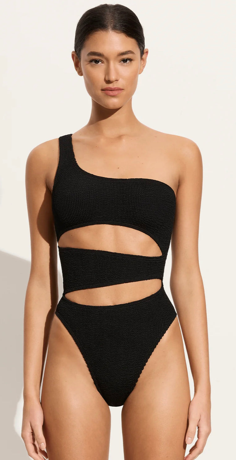 Bond-Eye Rico One Piece